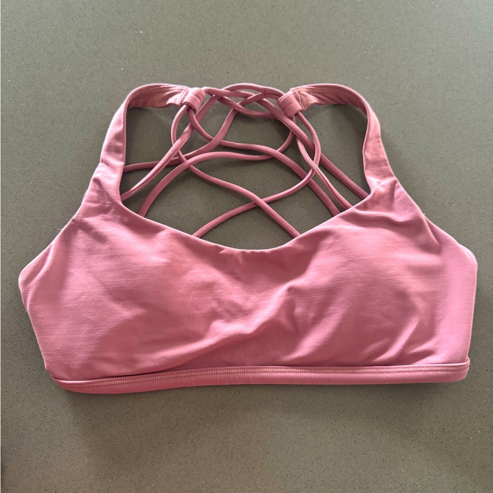 Lululemon free to be wild with cups size 6